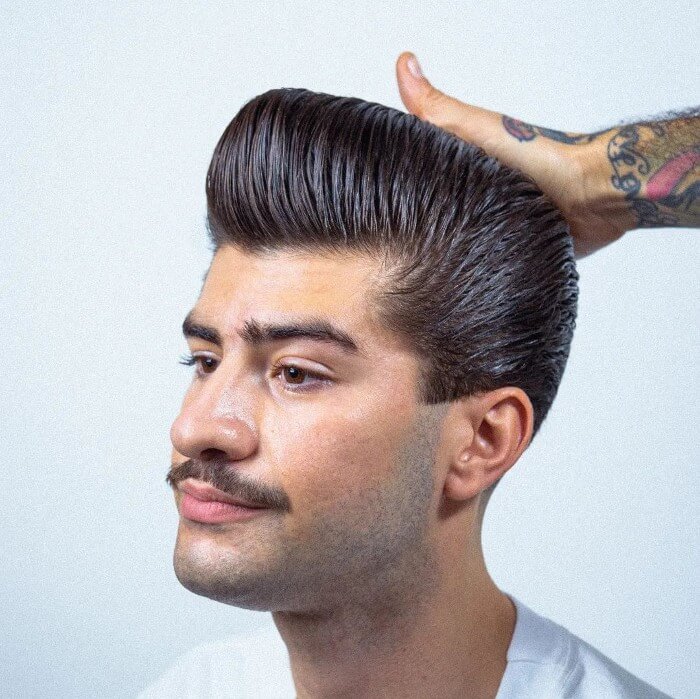 klassiek pompadour kapsel voor mannen
